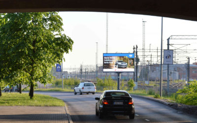 Led-screenin etu verrattuna perinteiseen tienvarsimainokseen eli billboardiin